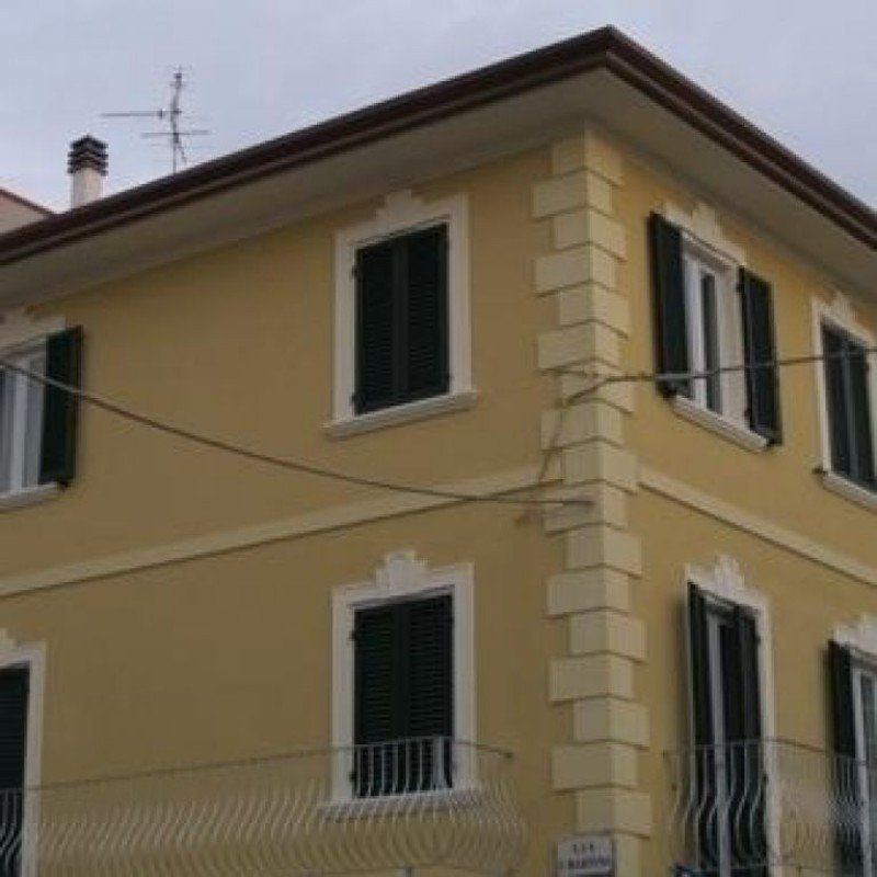 decorazioni per l'angolo di un palazzo