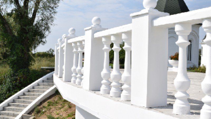 balconata in marmo bianco