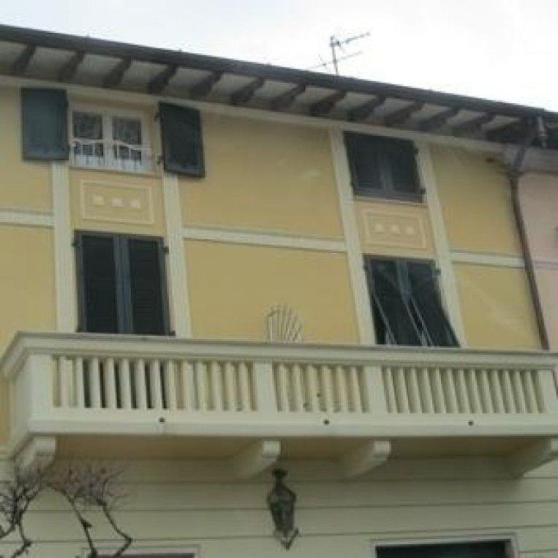 decorazioni per facciata di palazzina