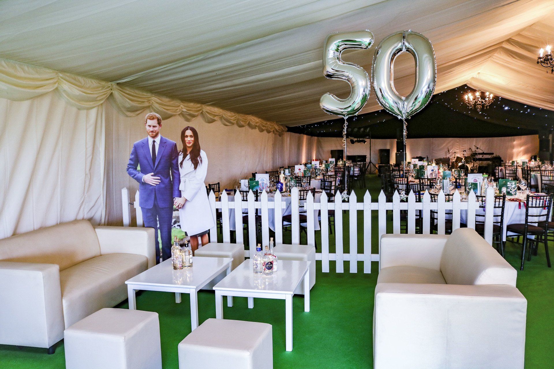 A room with a picture of a man and woman and balloons that say 50