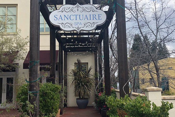 A building with a sign that says sanctuaire on it