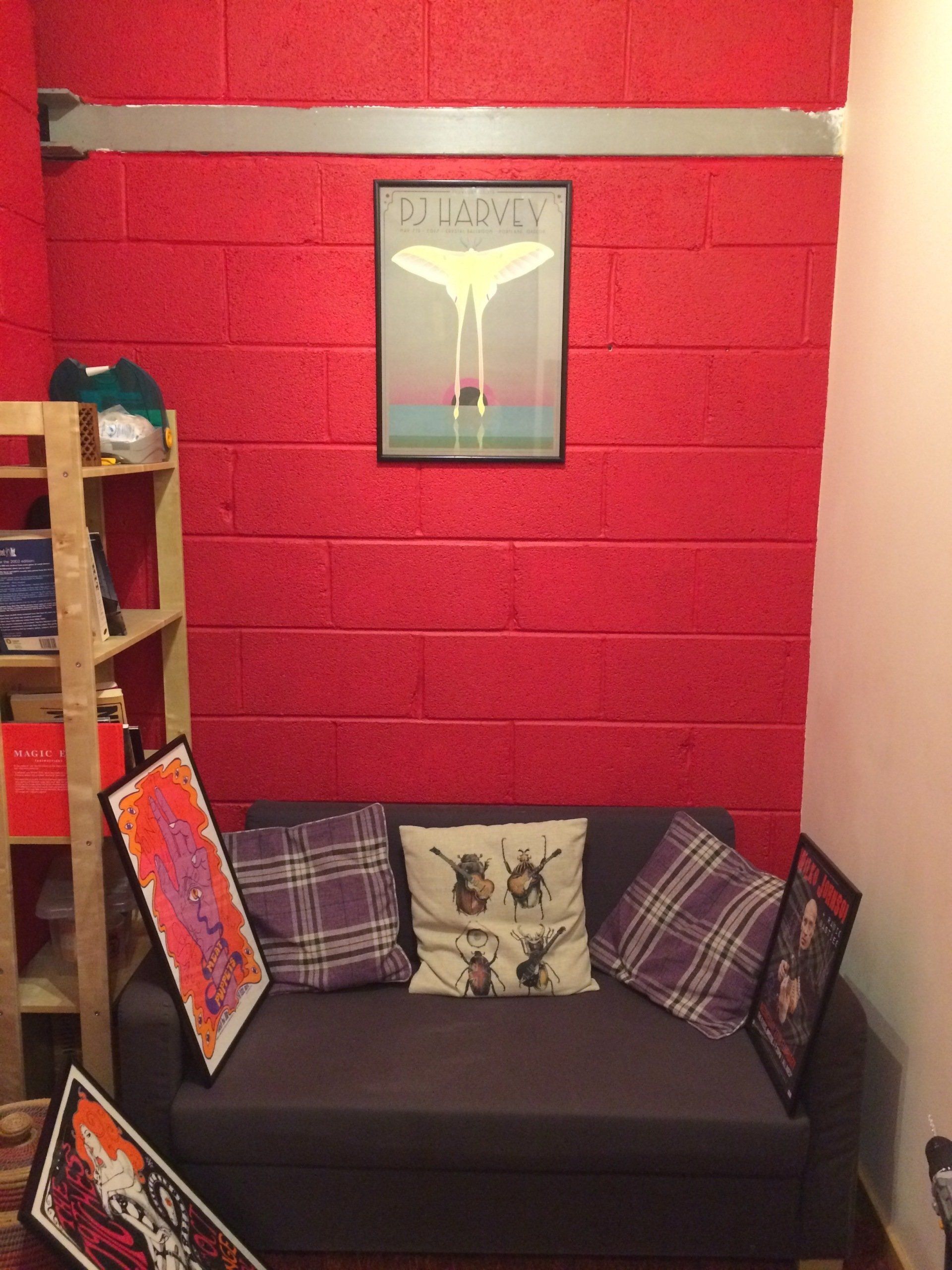 A view of the chillout area, time for a rest and to catch up on some rock n roll history. Fell free to have a look at our music book collection at New Cut Studios