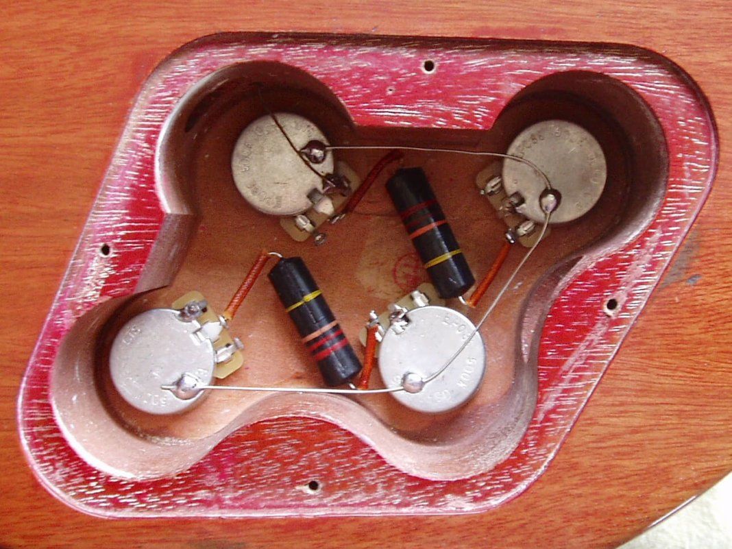 Gibson's '50s wiring allows you to control tones impossible to find on a modern Les Paul Gibson tone and volume controls in an original '50s Les Paul Standard