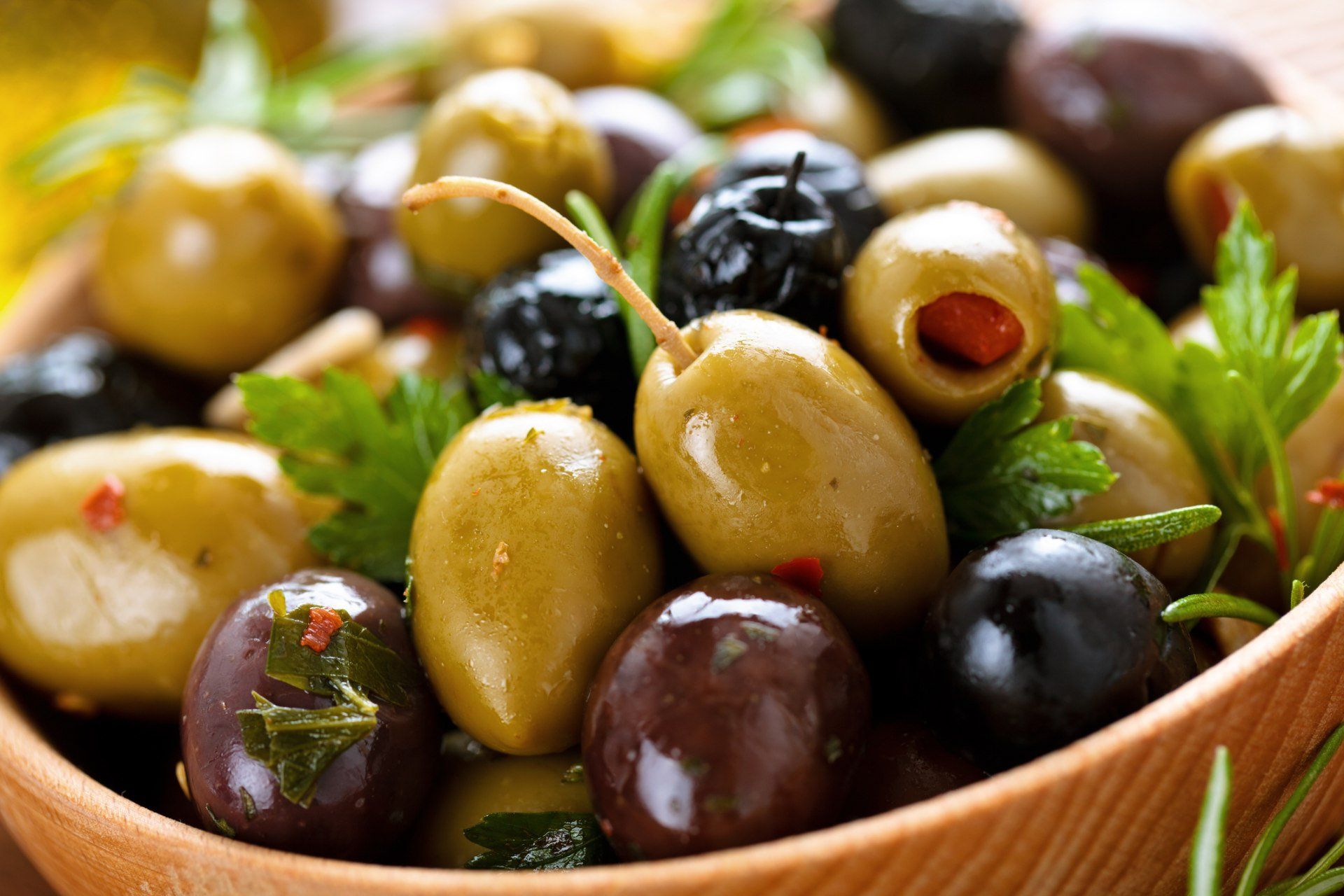 Olive verdi e olive nere sottolio