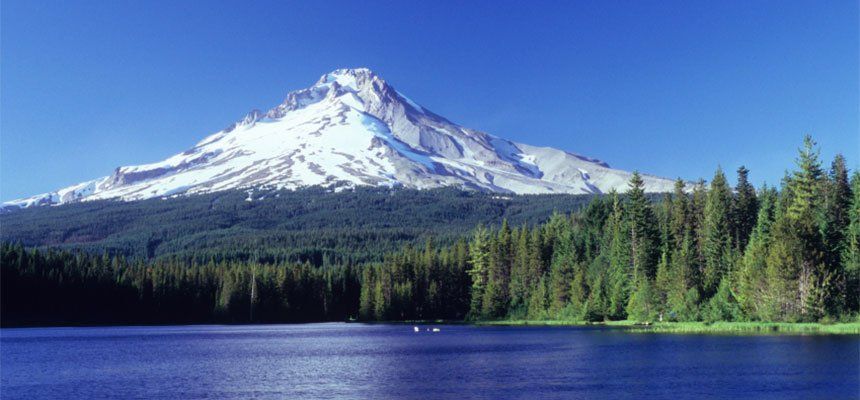 oregon mountain and lake view