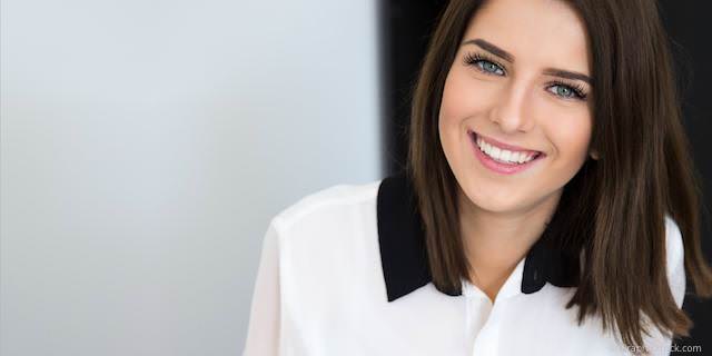 Schöne weiße Zähne mit Bleaching (Zahnaufhellung), Veneers, zahnfarbenen Füllungen und mehr Schöne weiße Zähne mit Bleaching (Zahnaufhellung), Veneers, zahnfarbenen Füllungen und mehr