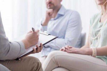 Doctor With Customers - Patient Information in Hattiesburg, MS Doctor With Customers - Patient Information in Hattiesburg, MS