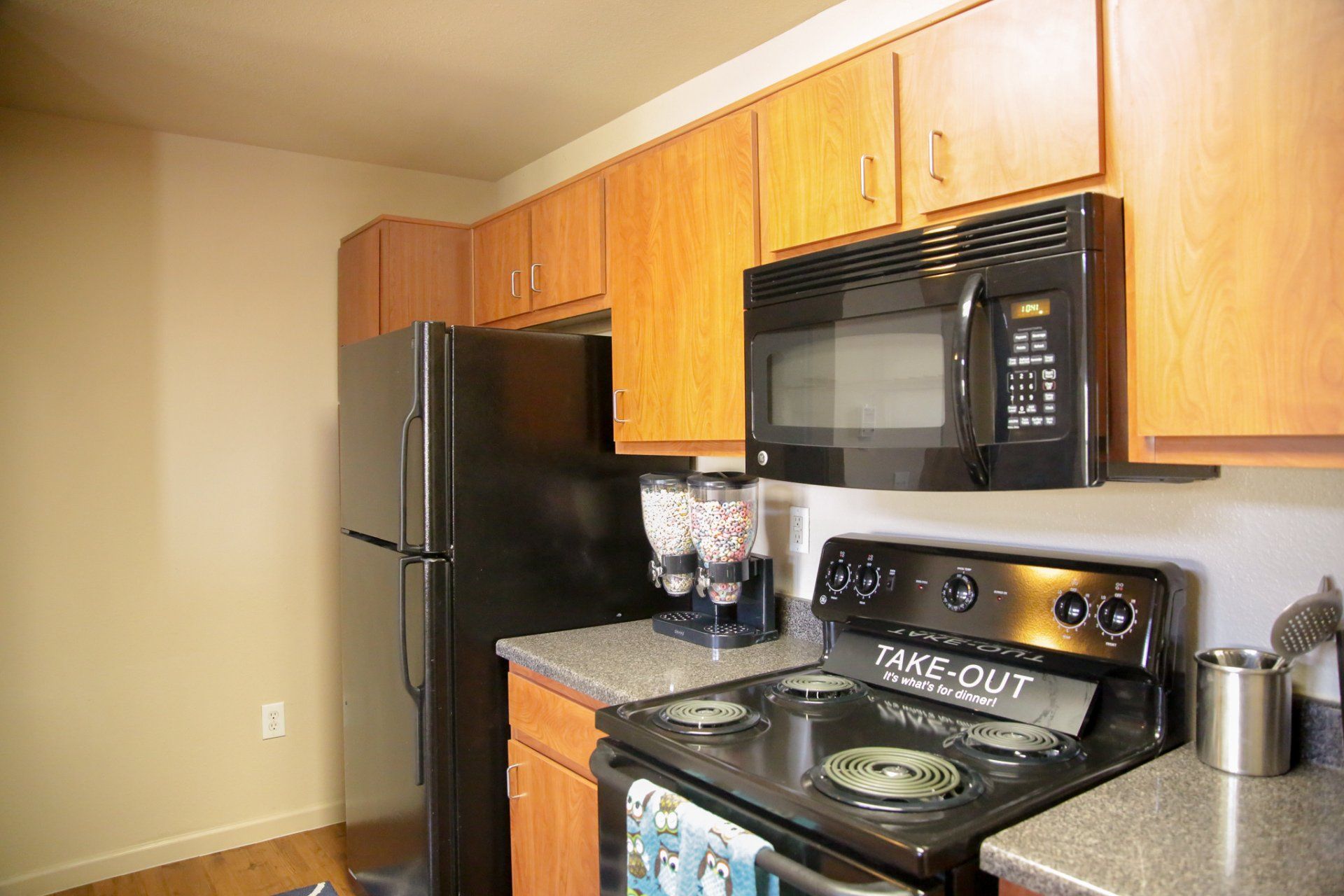black kitchen appliances