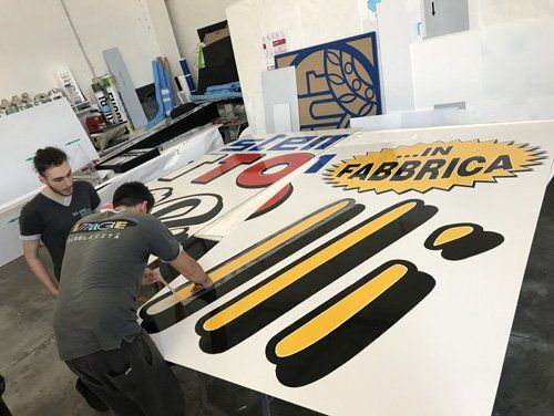 Realizzazione di insegne e cartelloni
