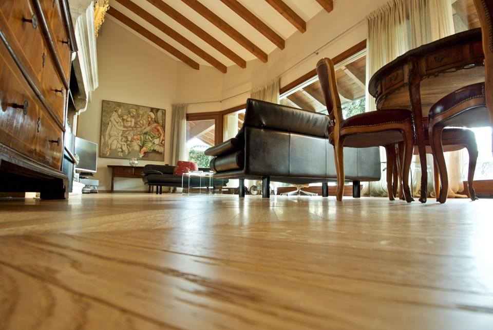 Parquet e divano