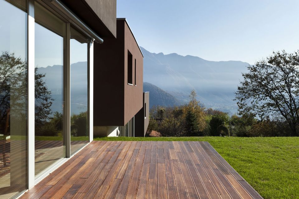 pavimenti in legno per cortile esterno