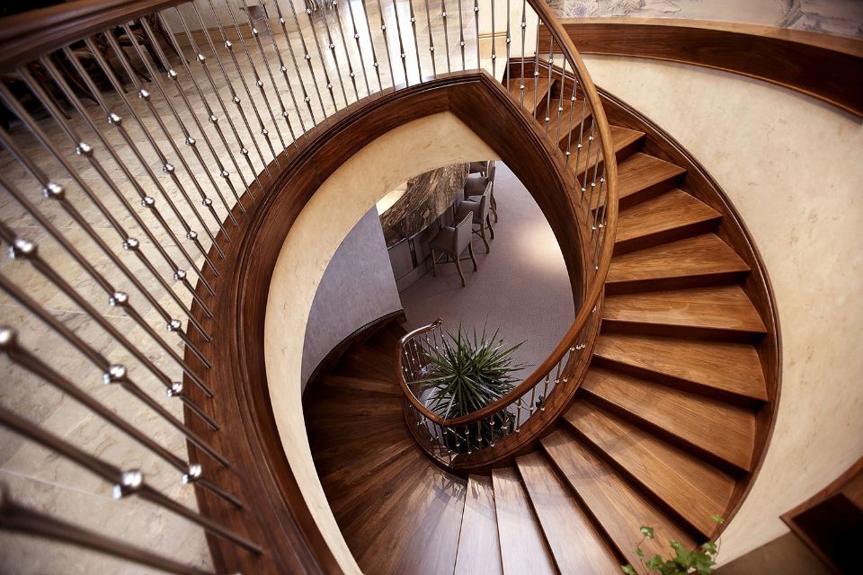 rivestimenti in legno per scale circolari