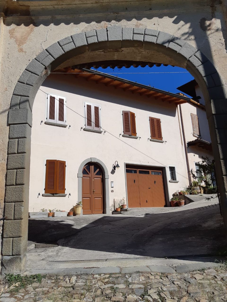 Ingresso con arco