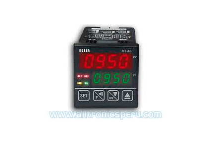 Controlador de temperatura digital con pantalla LED roja y verde y cuatro botones sobre fondo blanco.