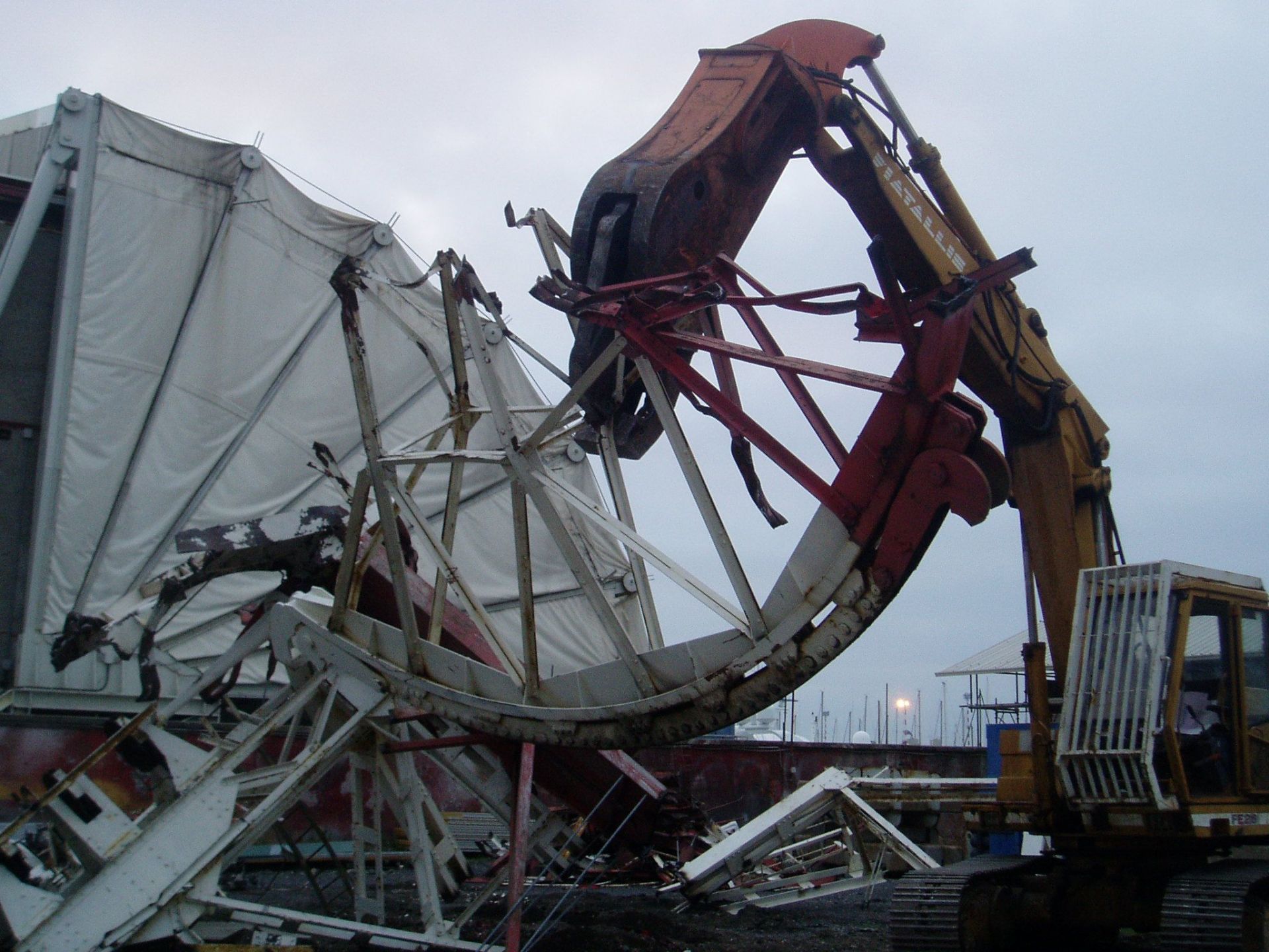 demolition of industrial plants and scrap recovery