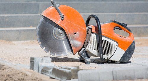 Concrete cutting machine