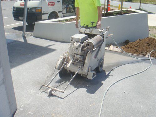 Professional providing concrete cutting services