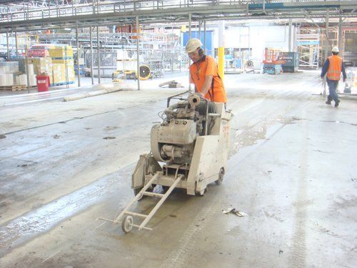 Expert providing the concrete cutting services