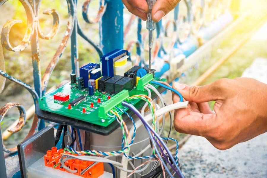 manutenzione di un impianto elettrico