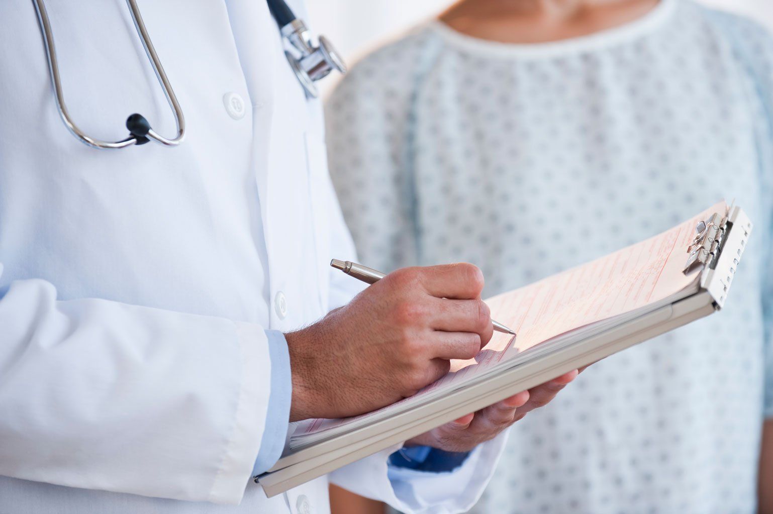 Incision Surgery — Doctor Consulting Patient for Minimal Incision Surgery in Salem OR Incision Surgery — Doctor Consulting Patient for Minimal Incision Surgery in Salem OR