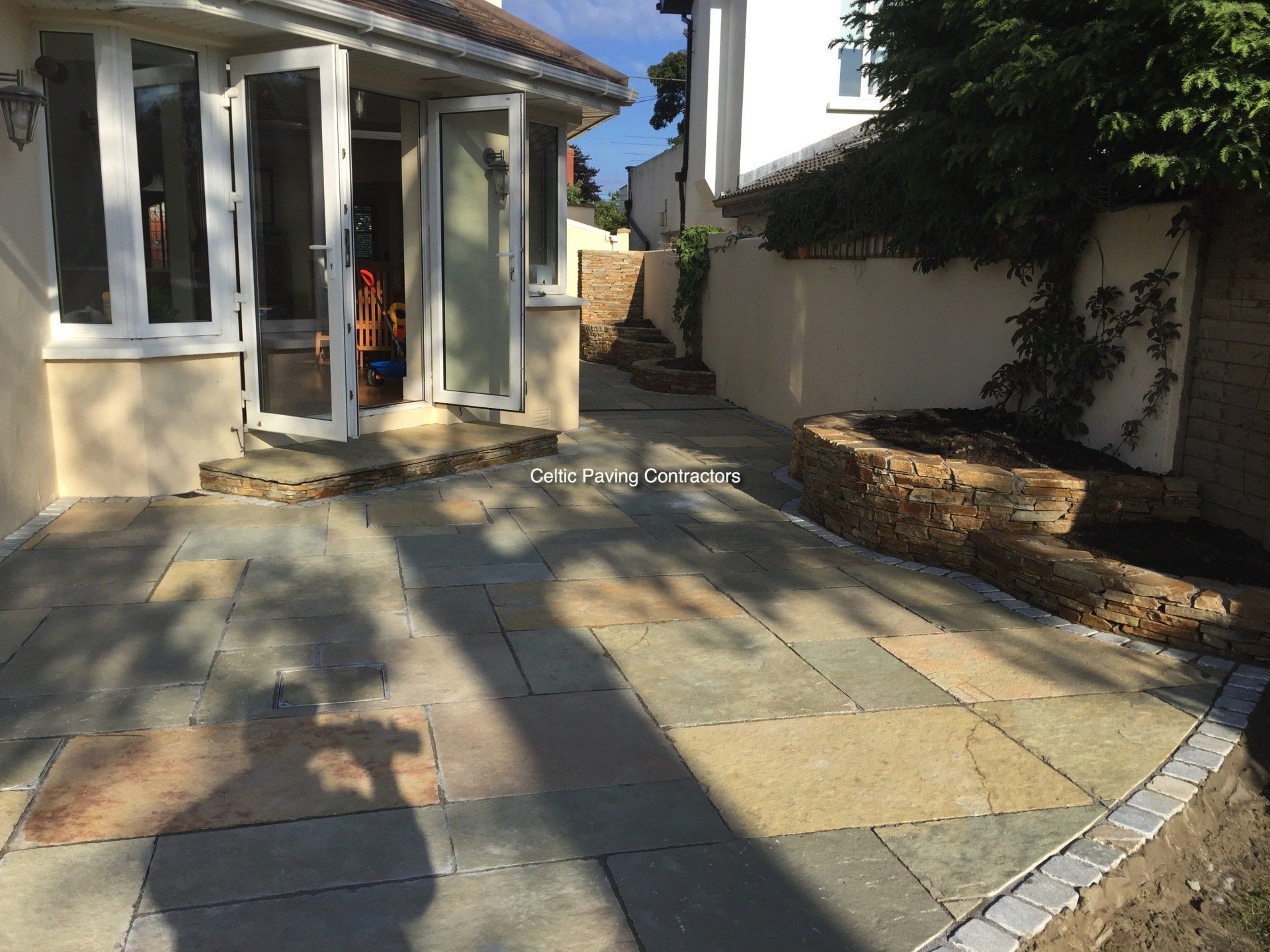 Natural stone wall