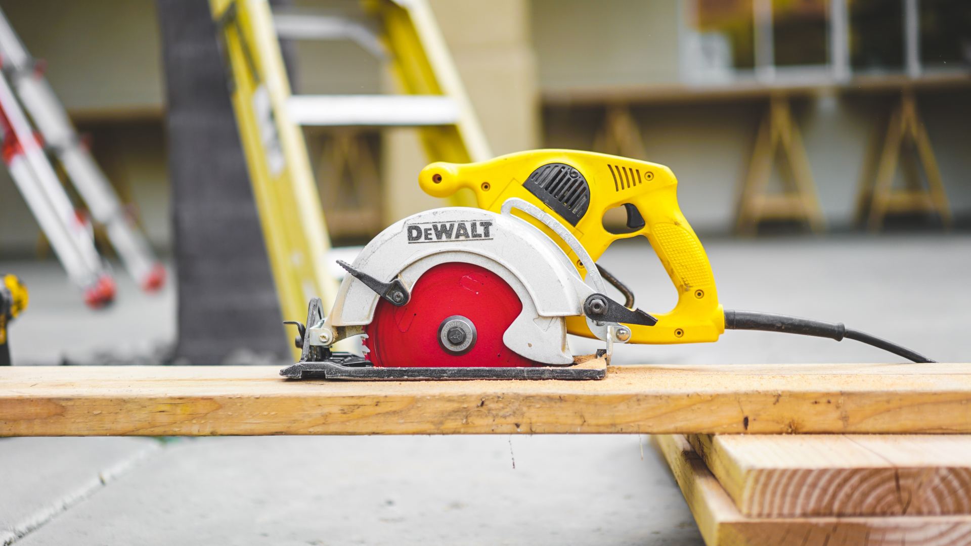 DeWalt Saw