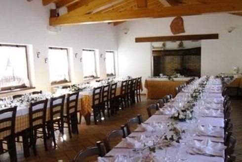 Un ambiente confortevole dove consumare un pasto completo.