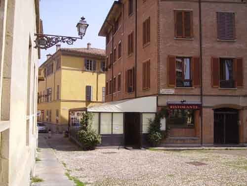 tendone per ristorante in piazza