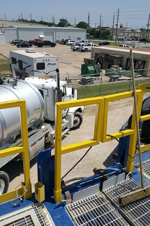 Oil Transporters | Houston, TX | Holcomb Environmental Oil Services LLC