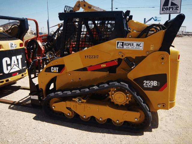 CAT skidsteer