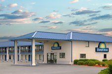 Exterior of the Days Inn off exit 16 in Valdosta, GA.