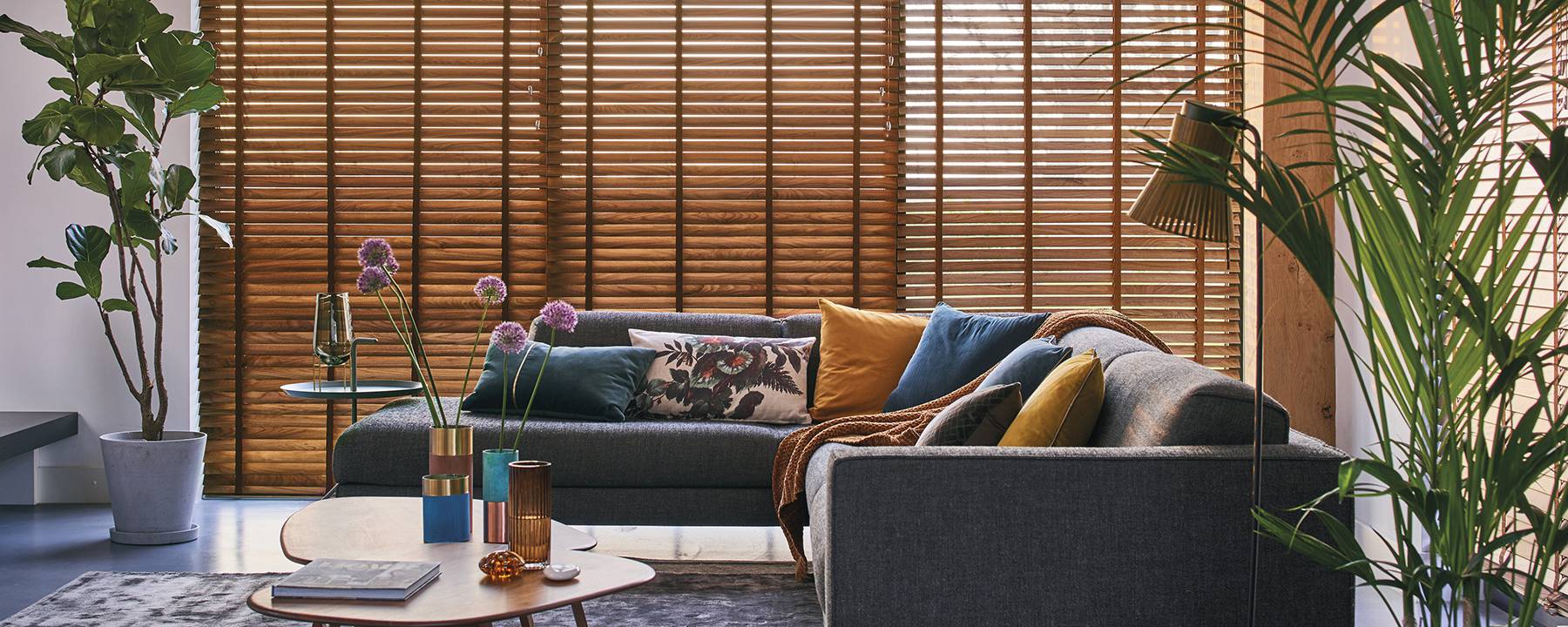 Natural wood Venetian blinds