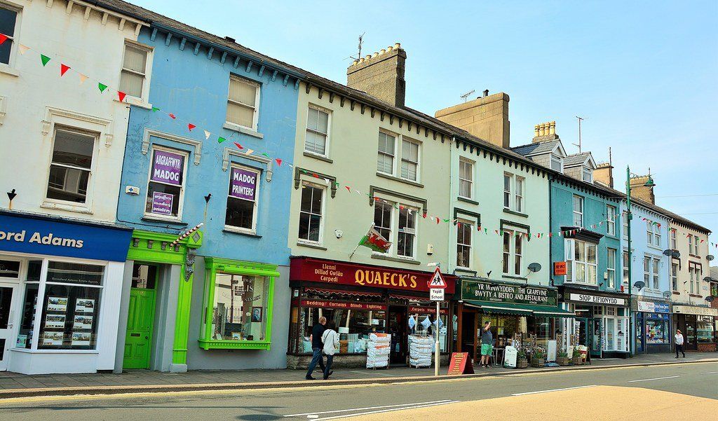 Soft furnishings shop in the 2010s