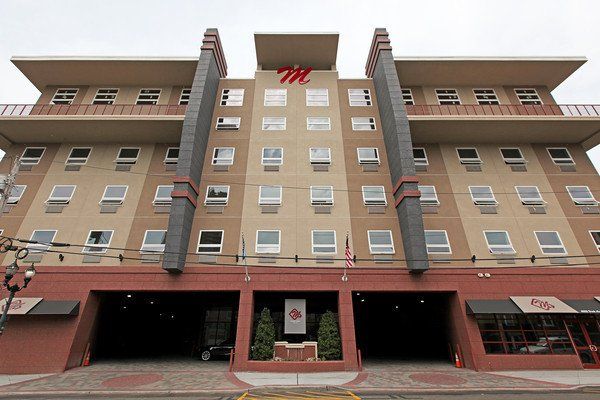 Meridian Park Ave building photos