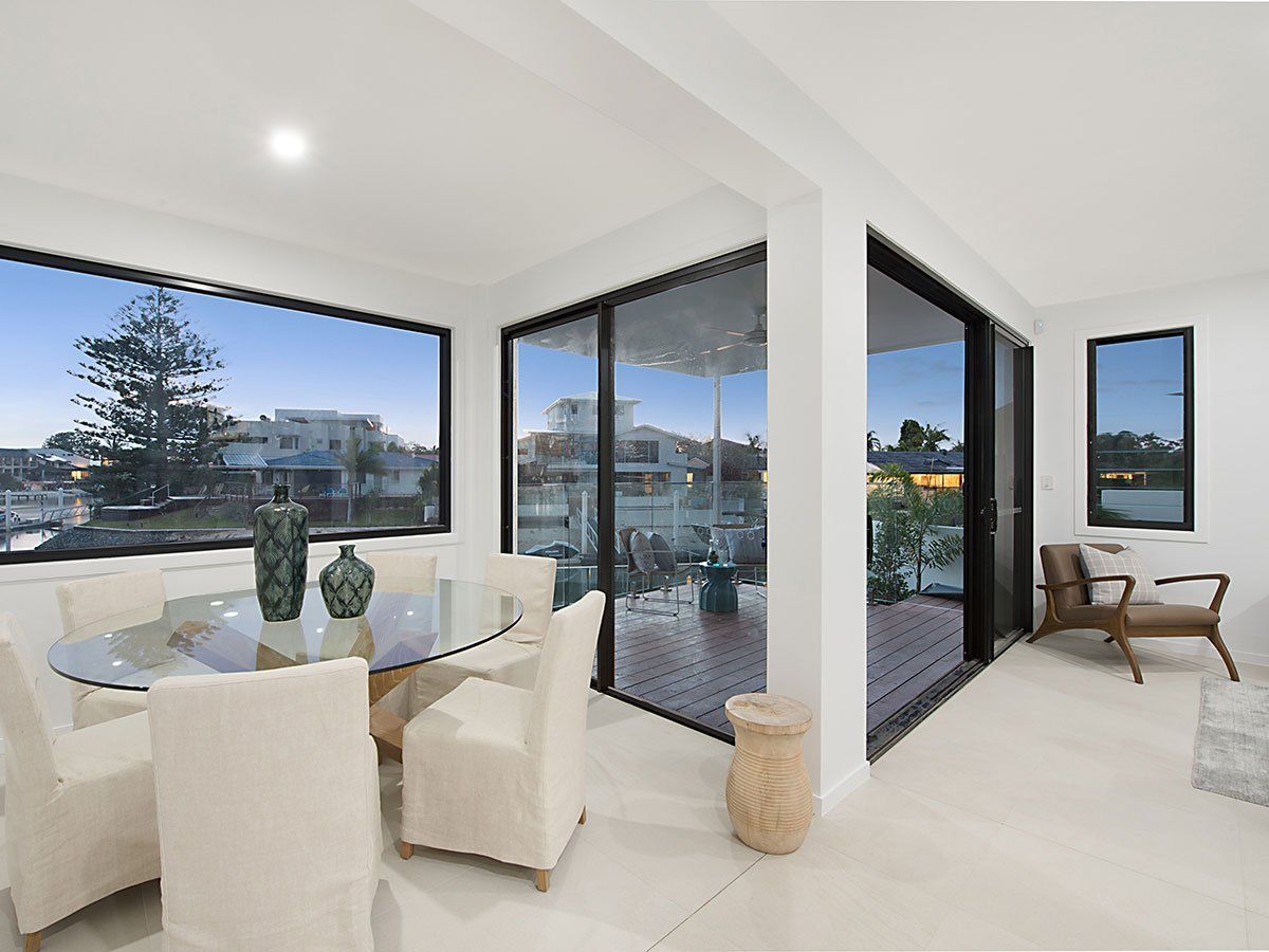 Utilising the Gold Coast's fabulous weather this indoor outdoor space allows casual living.