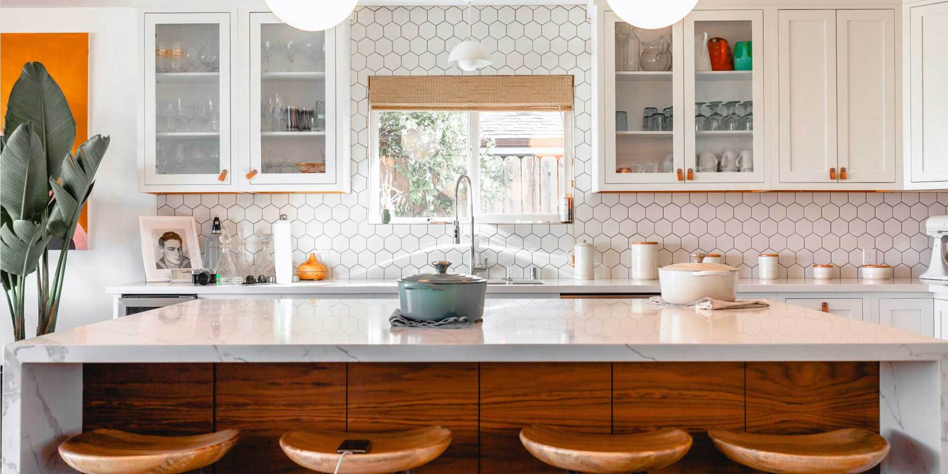 White and timber kitchen with hexigon tile backsplash White and timber kitchen with hexigon tile backsplash