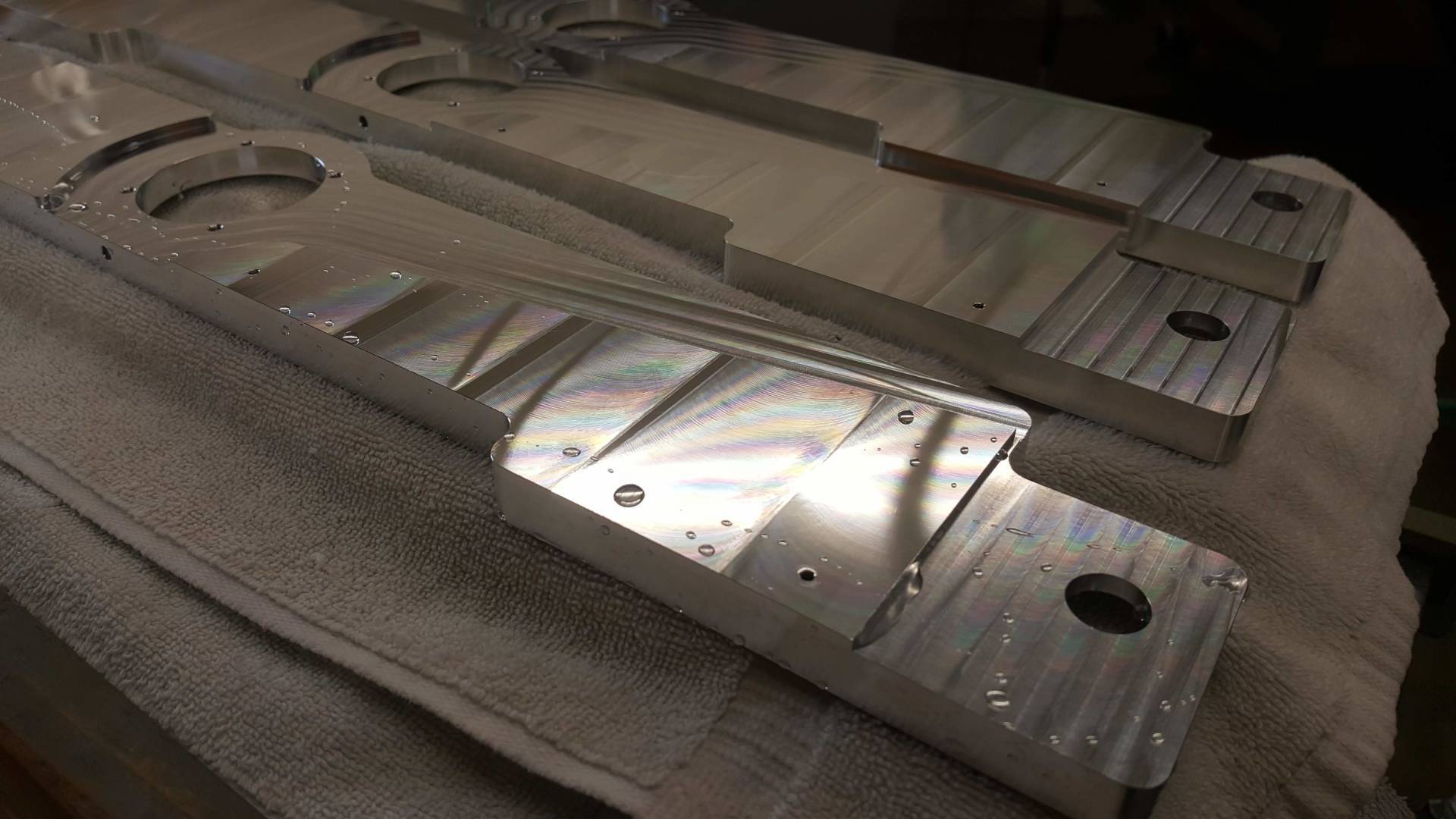 Aluminum arms for the photonics industry