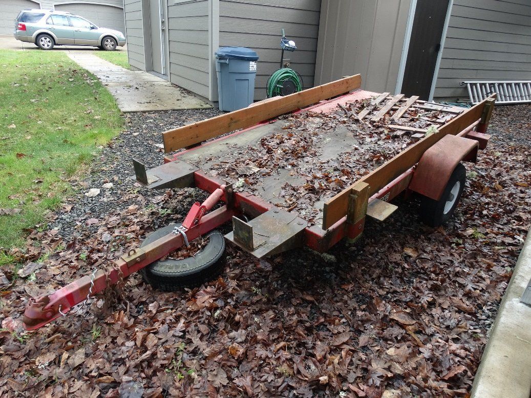 A trailer is sitting on top of a pile of leaves.