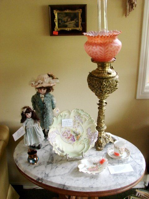 A table with plates and a lamp on it