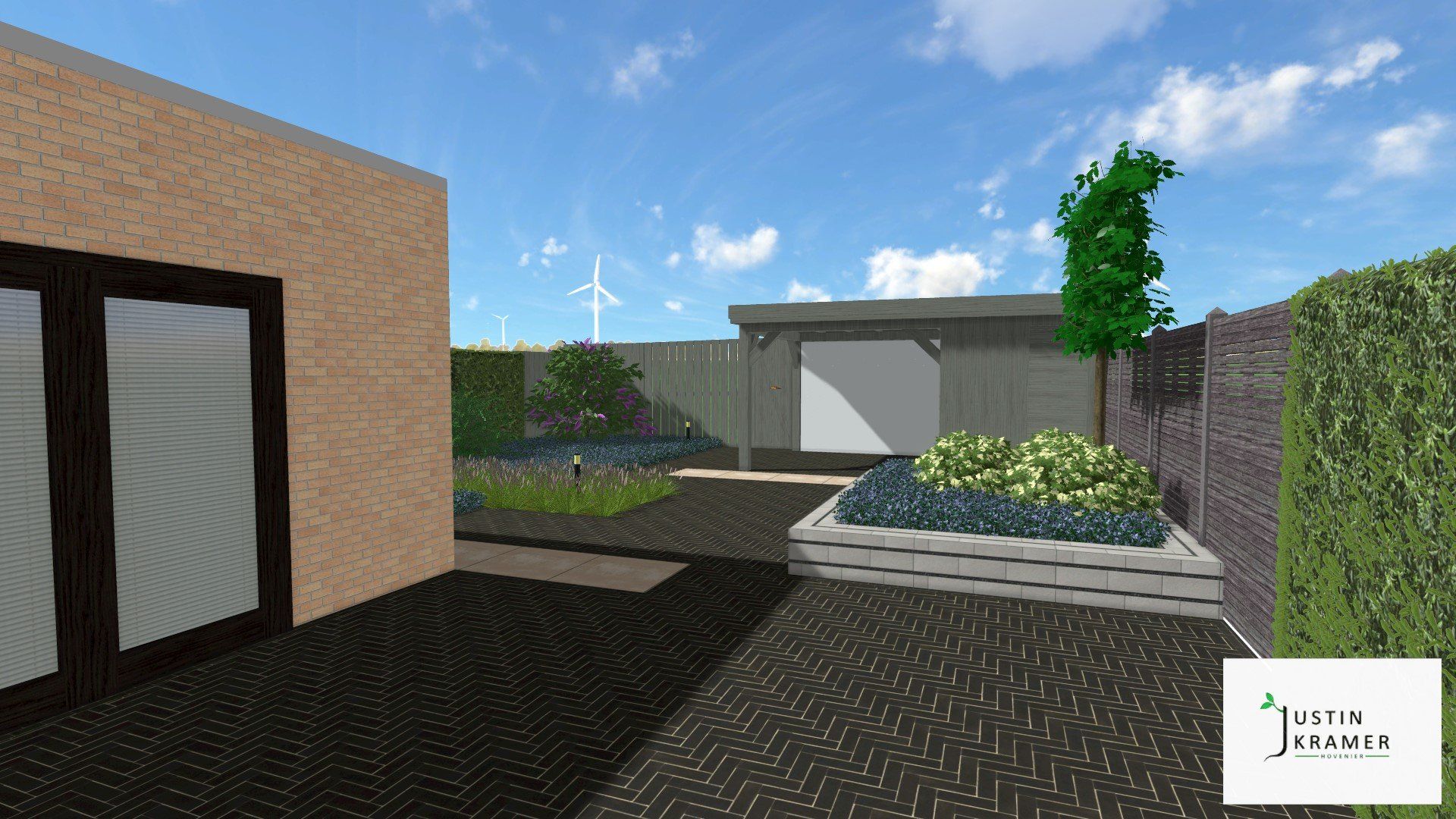 Moderne woning met binnenplaats, oprit, bloemperk en een windmolen onder een blauwe hemel.