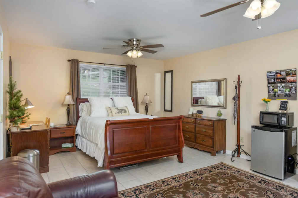 Nathan Mitchell - Johnson City, TN Airbnb Listing - Amenities - Hot Tub - Bedroom View 1