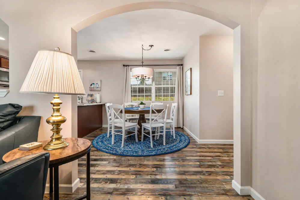 Nathan Mitchell - Bristol, TN Airbnb Rental Listing near Bristol Motor Speedway - Foyer