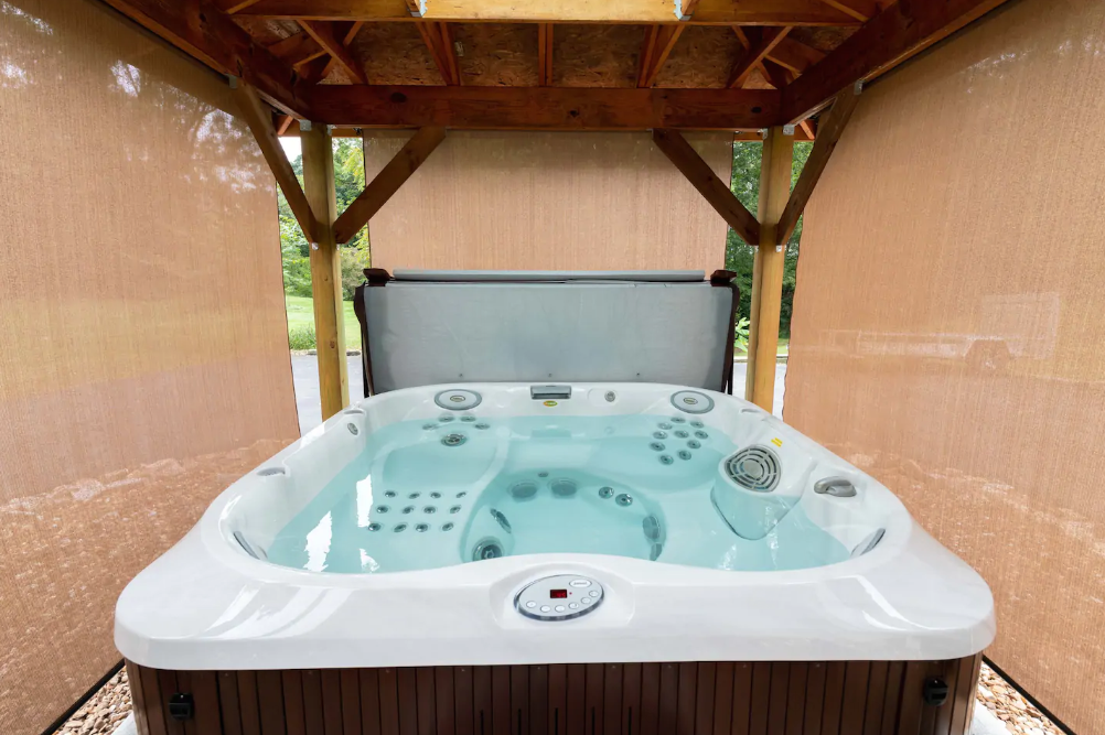 Nathan Mitchell - Johnson City, TN Airbnb Listing - Amenities - Hot Tub - Jacuzzi