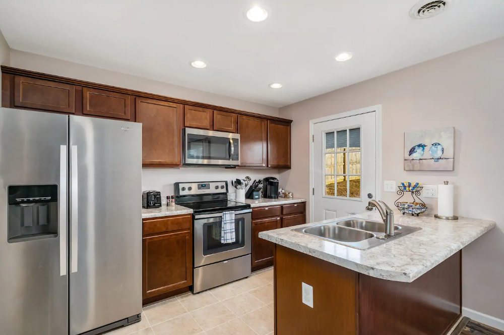 Nathan Mitchell - Bristol, TN Airbnb Rental Listing near Bristol Motor Speedway - Kitchen