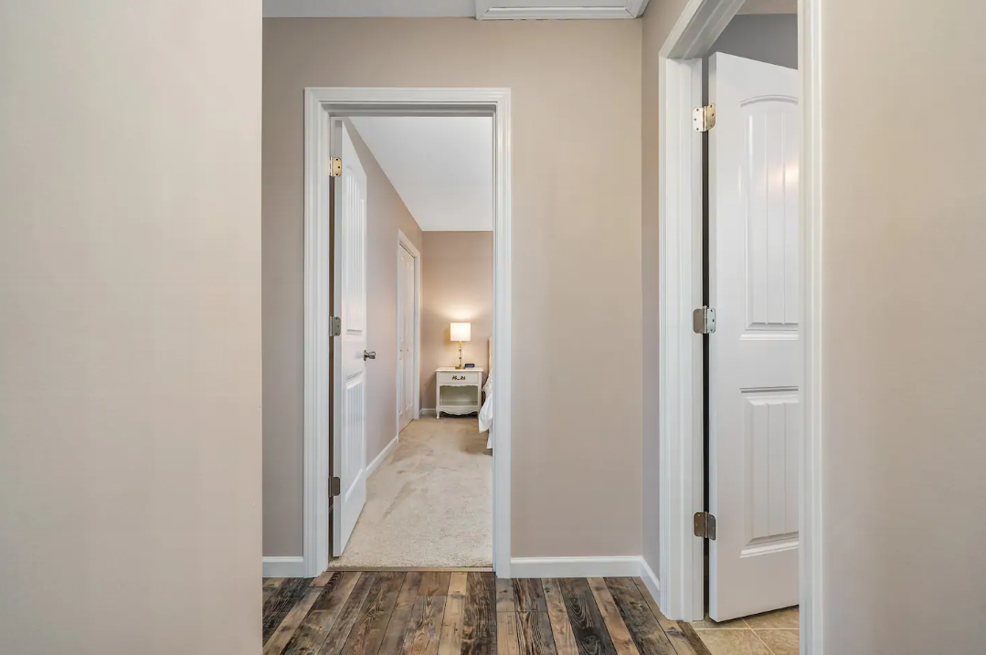 Nathan Mitchell - Bristol, TN Airbnb Rental Listing near Bristol Motor Speedway - Hallway