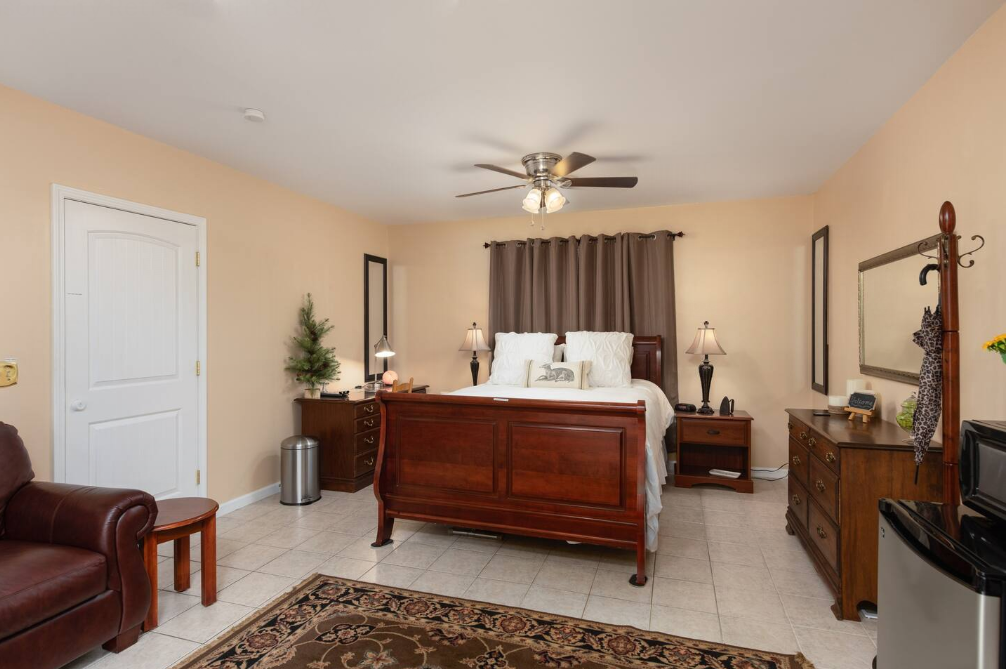 Nathan Mitchell - Johnson City, TN Airbnb Listing - Amenities - Hot Tub - Bedroom View 2
