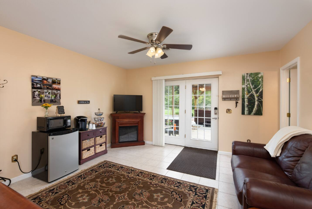 Nathan Mitchell - Johnson City, TN Airbnb Listing - Amenities - Hot Tub - Living Room 1