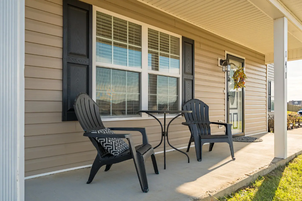 Nathan Mitchell - Bristol, TN Airbnb Rental Listing near Bristol Motor Speedway - Front Porch