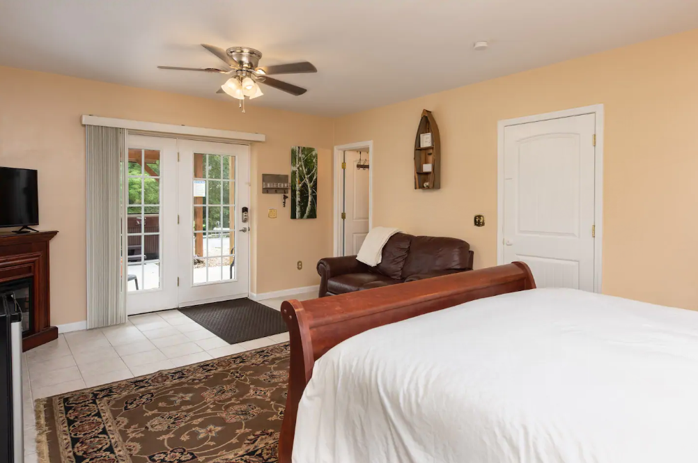 Nathan Mitchell - Johnson City, TN Airbnb Listing - Amenities - Hot Tub - Bedroom View 3