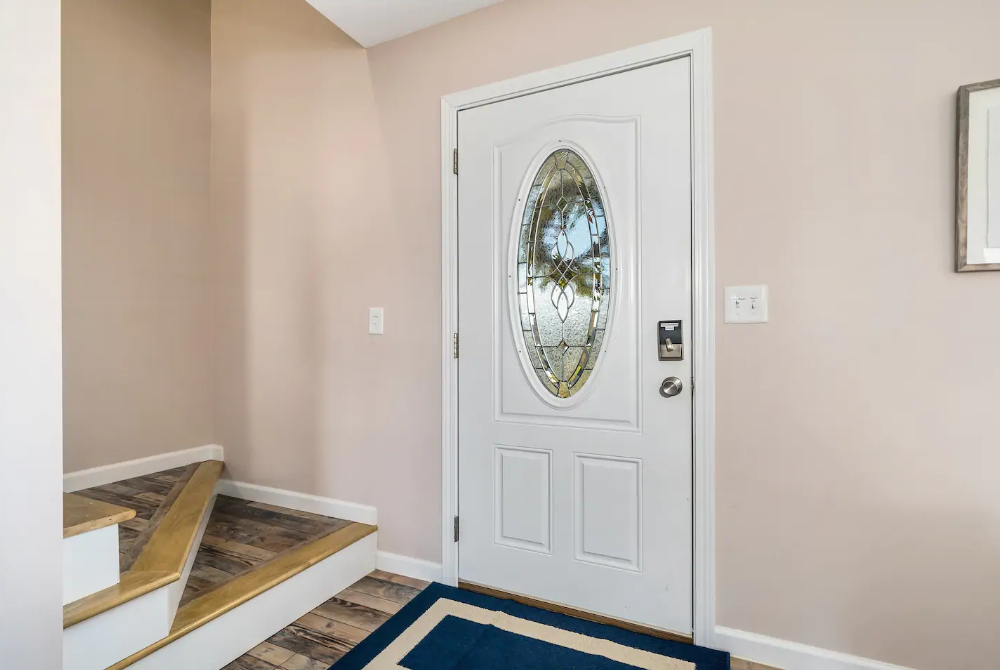 Nathan Mitchell - Bristol, TN Airbnb Rental Listing near Bristol Motor Speedway - Foyer to Front Door